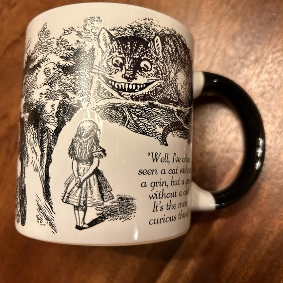Alice in Wonderland Mug - Picture 4 of 4